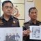 Kajari Eko Wahyudi saat menunjukan foto barang bukti dari oknum LSM yang diamankan.