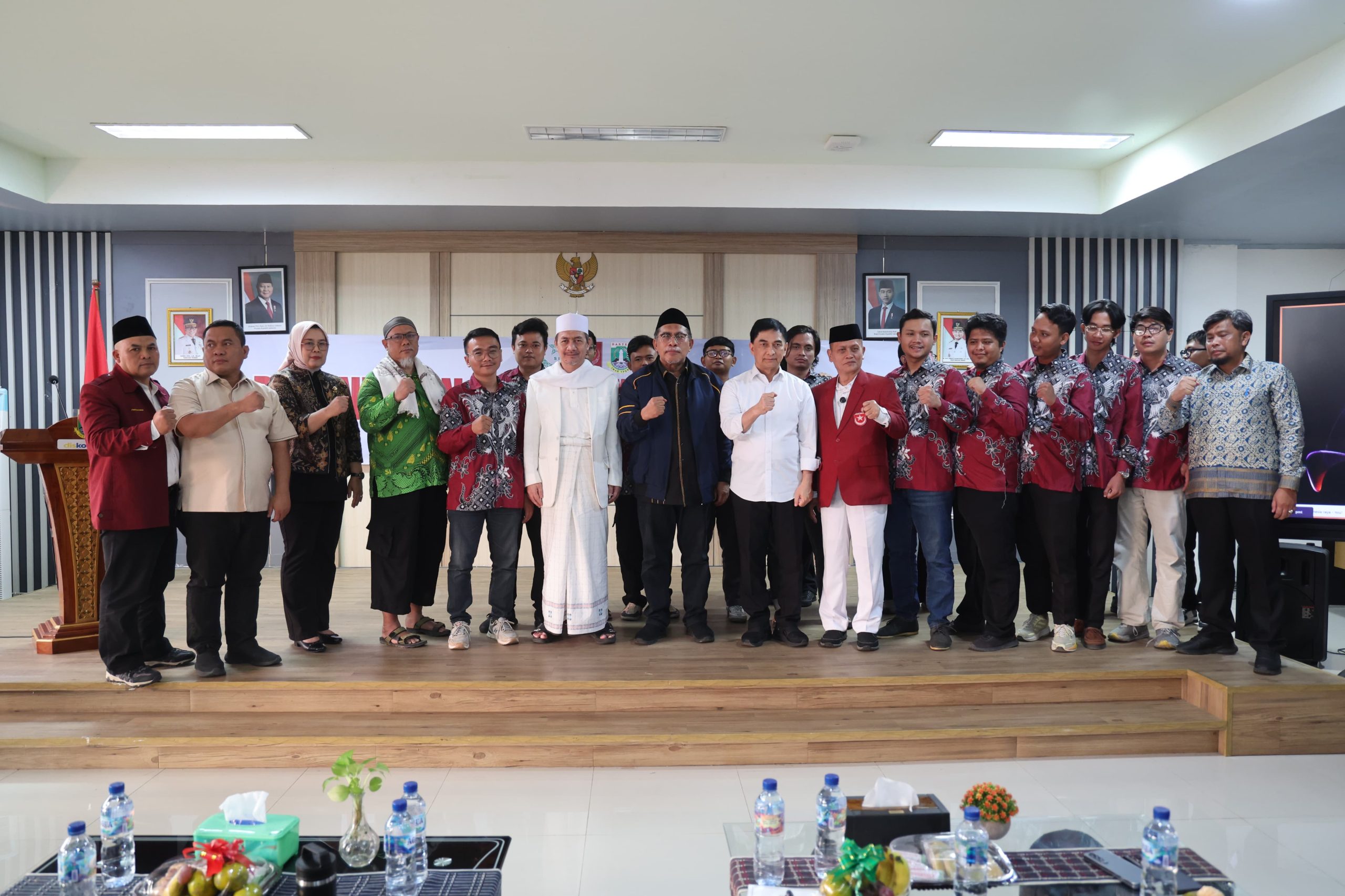 Wagub Dimyati bersama pengurus PW Pemuda Muslimin Banten.