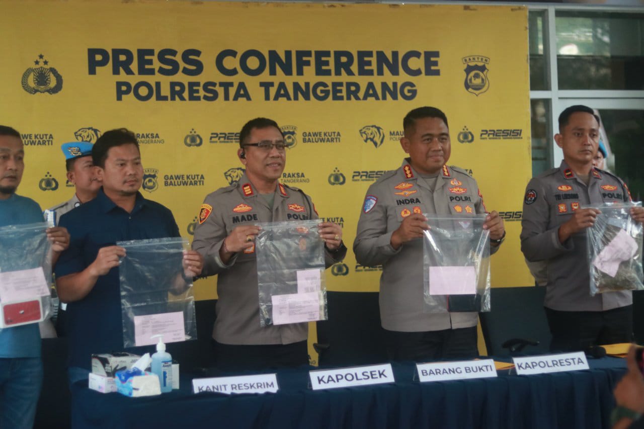 Kapolresta Tangerang Kombes Pol Andi Muhammad Indra Waspada Amirullah, Kapolsek Tigaraksa, AKP I Made Artana dan jajarannya saat pengungkapan kasus Curas.