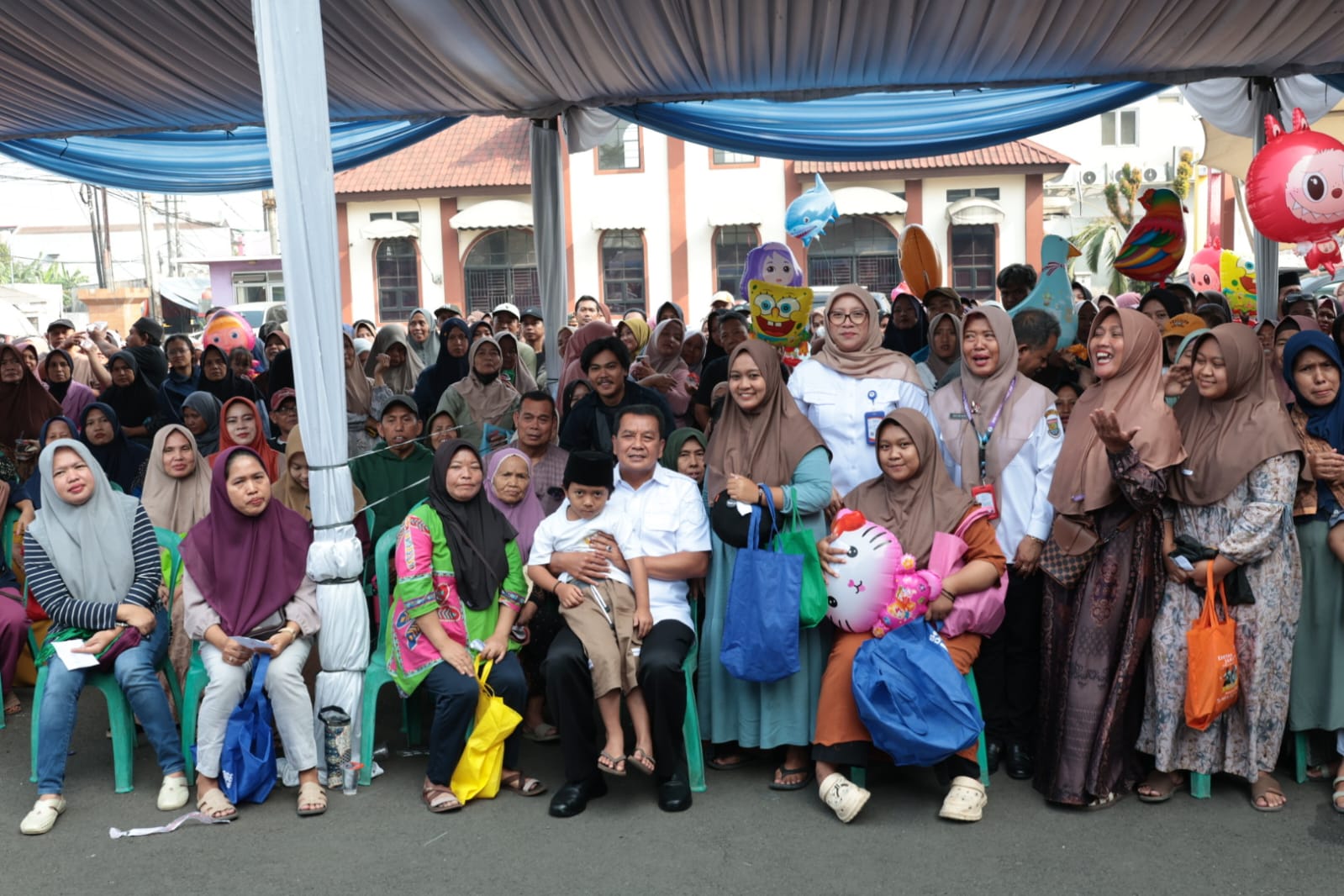 Warga antusias ikut kegiatan Warteksi Gemilang.