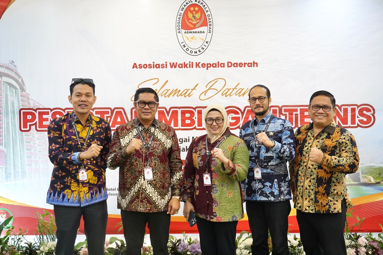 Wabup intan, Wakil Walikota Maryono, bersama para wakil kepala daerah lainnya.