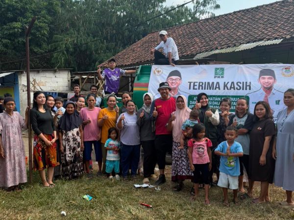 Barisan Moh Rano Alfath Iqrar Bawa Bantuan Air Bersih untuk Warga Serdang Wetan Legok