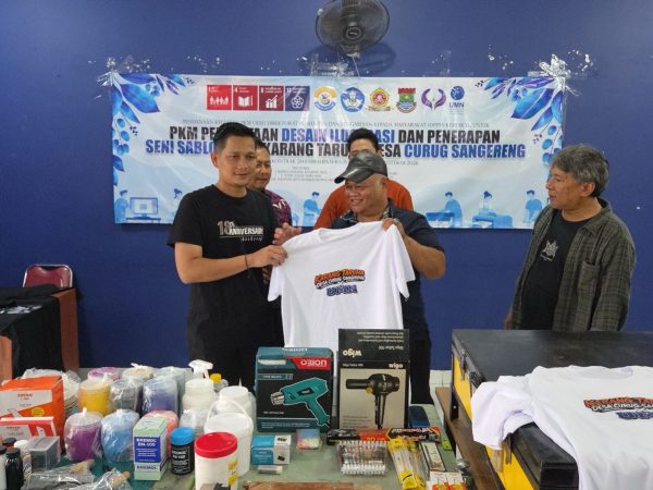 UMN Berdayakan Generasi Muda Tangerang dengan Pelatihan Ilustrasi, AI, dan Seni Sablon