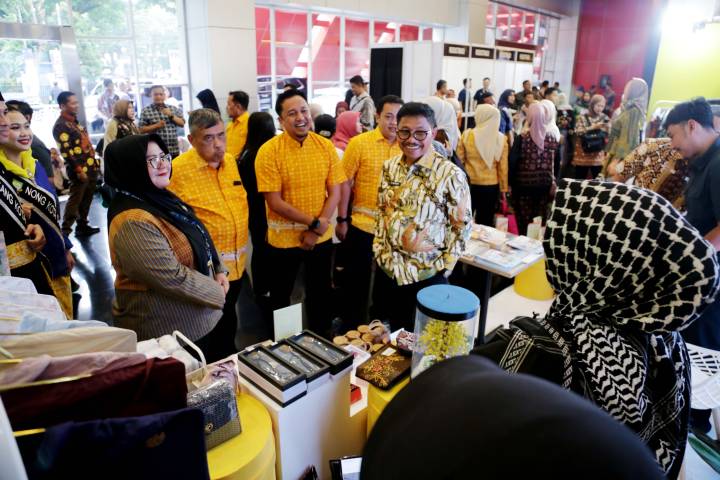 Sachrudin-Maryono saat di stand UMKM kota Tangerang di Indonesia City Expo APEKSI 2026.