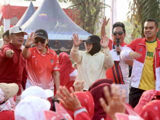 Jalan Sehat Meriah di Kelapa Dua, Wabup Intan dan Gita Swarantika Dorong Kebersamaan dan Dukung UMKM
