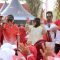 Wabup Intan, Gita Swarantika, Camat Dadang Sudrajat saat memberikan semangat ke warga yang ikut gerak jalan sehat.