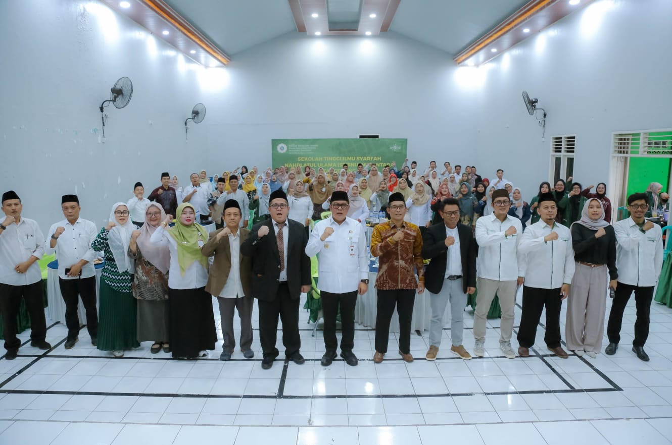 Wakil Wali Kota Tangerang Maryono Hasan bersama di kegiatan Seminar Nasional bertajuk “Bersama Guru Membangun Kota” yang digelar Sekolah Tinggi Agama Islam Nahdlatul Ulama (STISNU) Nusantara Tangerang.