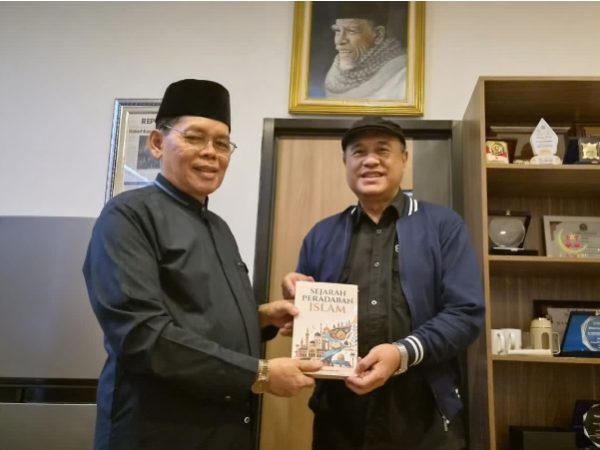 Sejarah Islam dari Era Pra-Islam hingga Modern Dibahas dalam Buku Amirsyah Tambunan