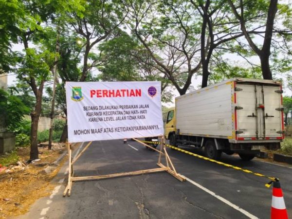 PUPR Kota Tangerang Perbaiki Jalan Sangego Selatan, Contraflow Diterapkan