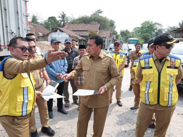 Bupati Maesyal Didampingi Kepala DBMSDA Iwan Firmansyah Tinjau Rekonstruksi Jalan Cangkudu–Cisoka