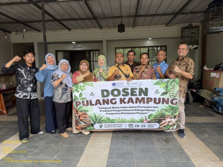 Dosen IPB Pulang Kampung ke Lebak, Bagikan Bibit Tanaman Obat kepada Warga Cijaku
