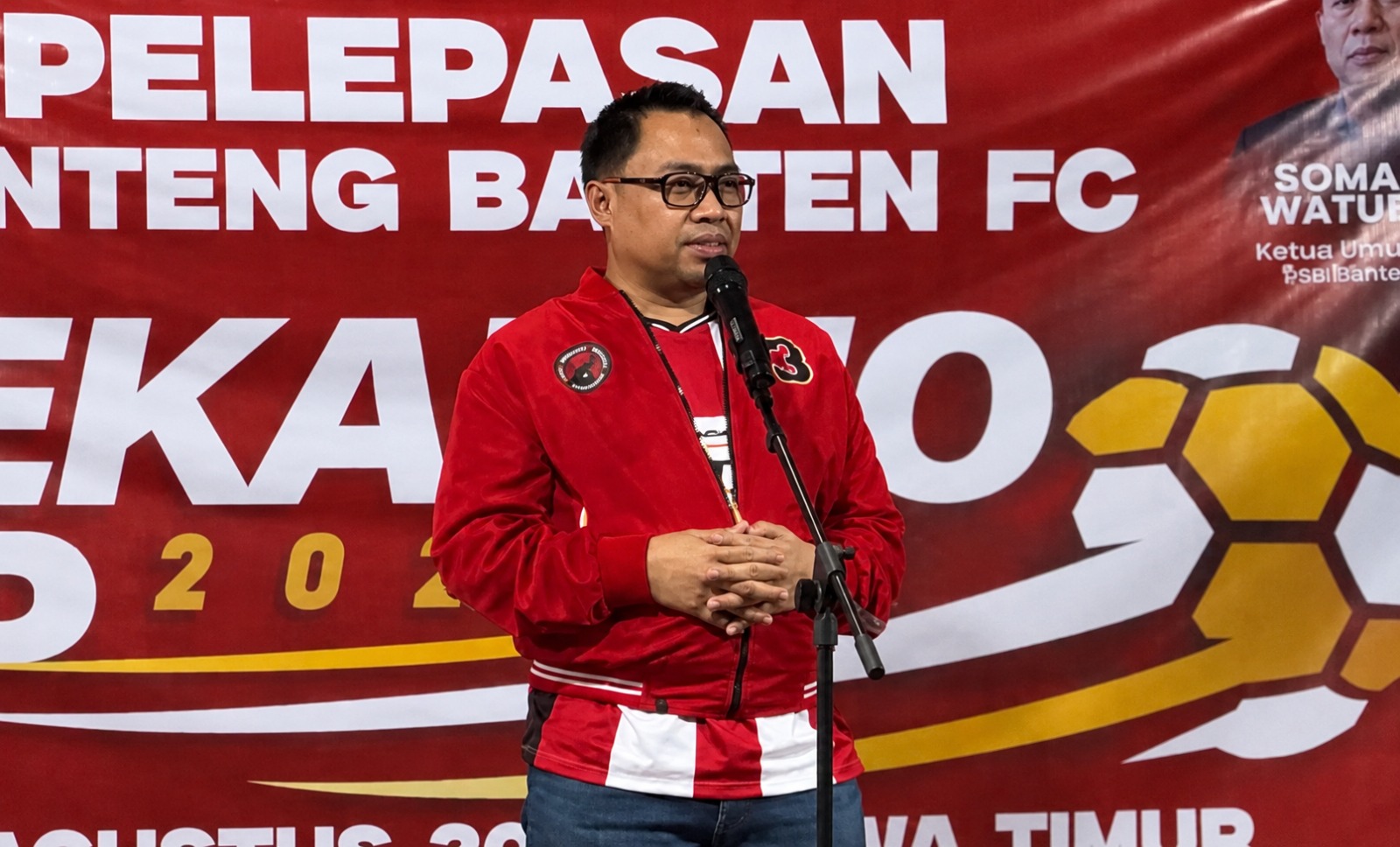 Banteng Banten FC dilepas ke Surabaya untuk Soekarno Cup 2026. Wanto Sugito meminta 25 pemain memberikan kemampuan terbaik dan menjaga nama Banten.