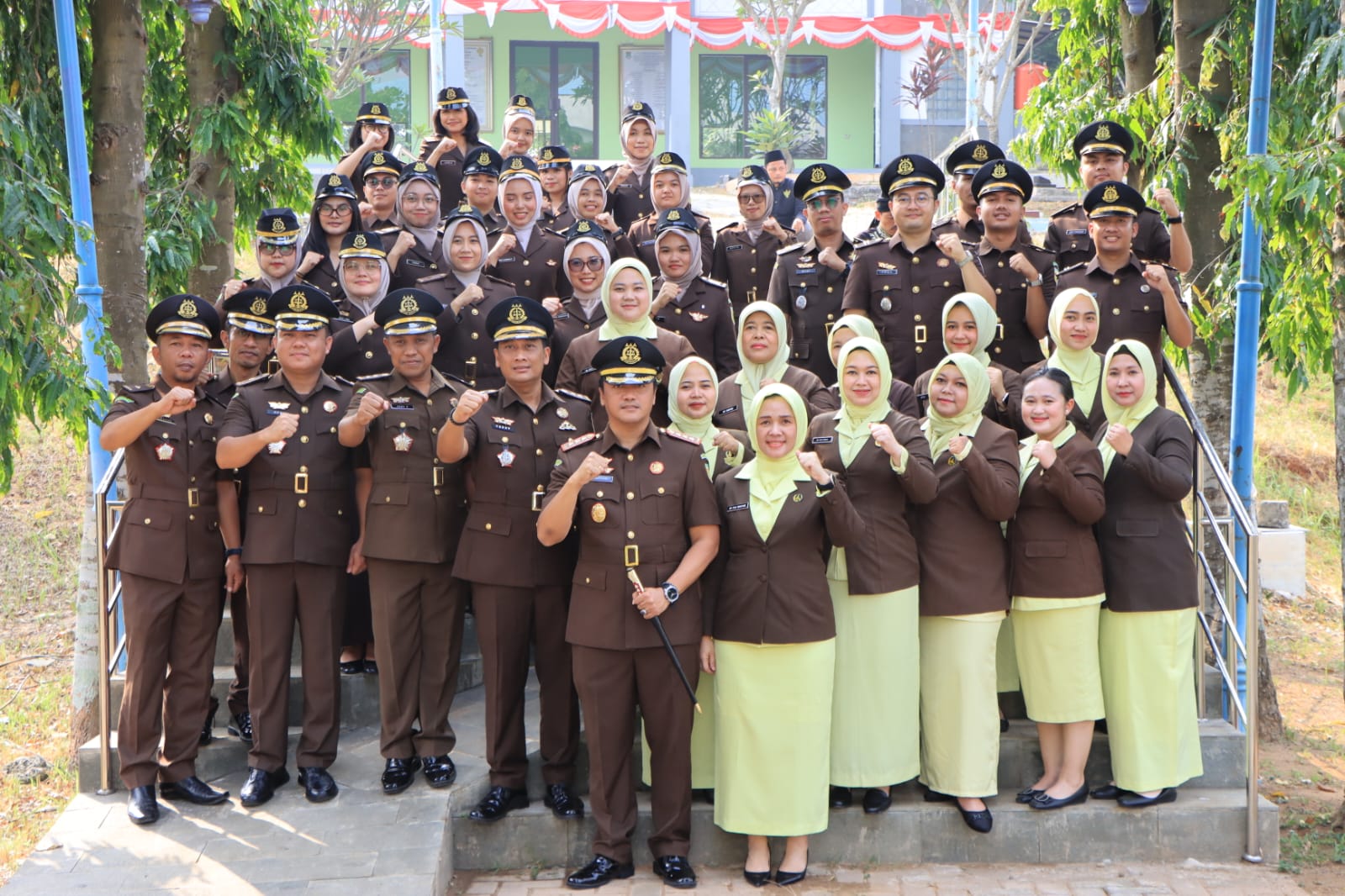 Kajari Wahyudi Eko Husodo bersama jajarannya saat di TMP Raden Aria Wangsakara.