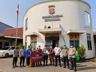 Polsek Cikupa Peduli Kesehatan Warga, Masker Gratis Dibagikan di Jalan Raya