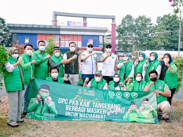 DPC PKB Kabupaten Tangerang Bagikan Masker kepada Warga Tigaraksa dan Cikupa, Antisipasi Abu Vulkanik