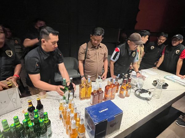 Satpol PP Tangsel Razia Miras, 281 Botol Diamankan dari Tempat Hiburan