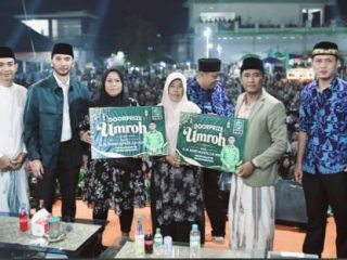 Peringatan Maulid Nabi di Desa Cikuya Solear, Rano Alfath Berikan Dua Hadiah Umrah untuk Warga