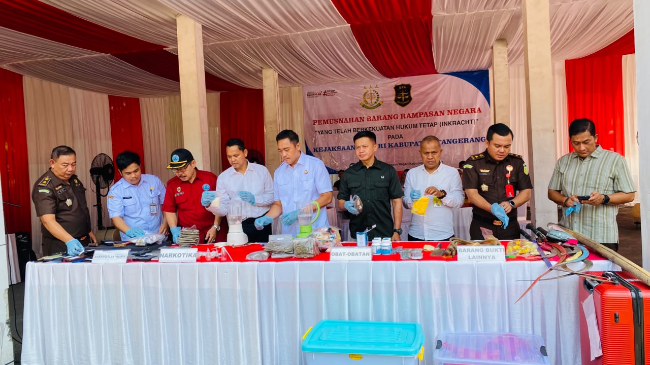 Kegiatan Pemusnahan Barang Bukti di Kejaksaan Negeri Kabupaten Tangerang.