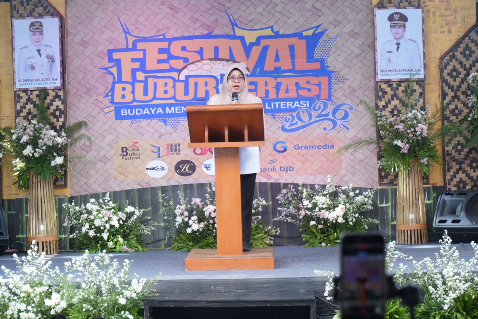Bupati Desi Setiani.