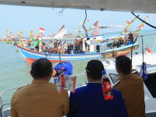 Tasyakuran Laut di Sidamukti, Andra Soni Paparkan Program Pemerintah untuk Nelayan