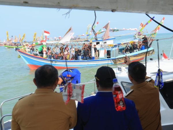 Tasyakuran Laut di Sidamukti, Andra Soni Paparkan Program Pemerintah untuk Nelayan