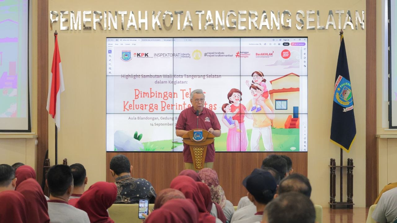 Wali Kota Benyamin Davnie.