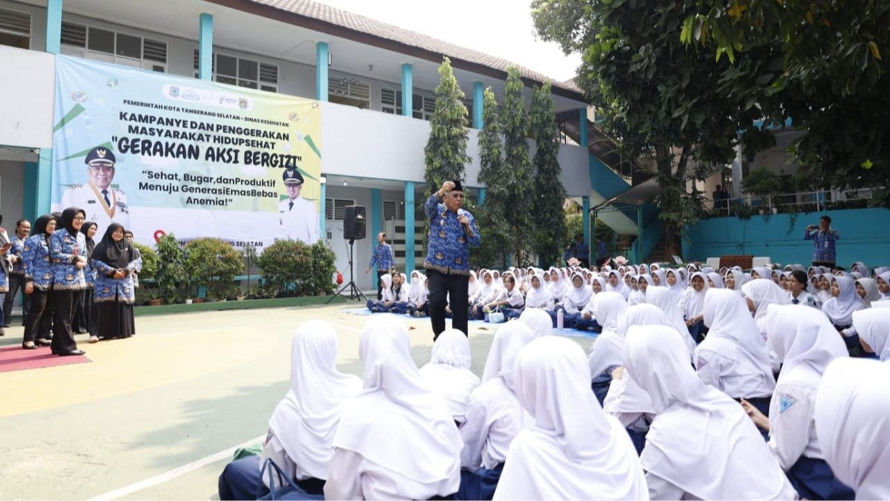 Wali Kota Benyamin saat di SMPN 13 Tangerang Selatan.