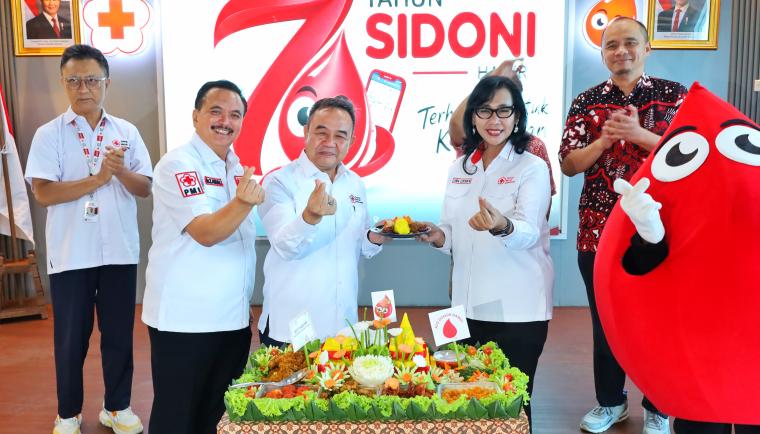 Ketua PMI Soma Atmaja bersama jajarannya saat merayakan HUT PMI ke 81 Kabupaten Tangerang.