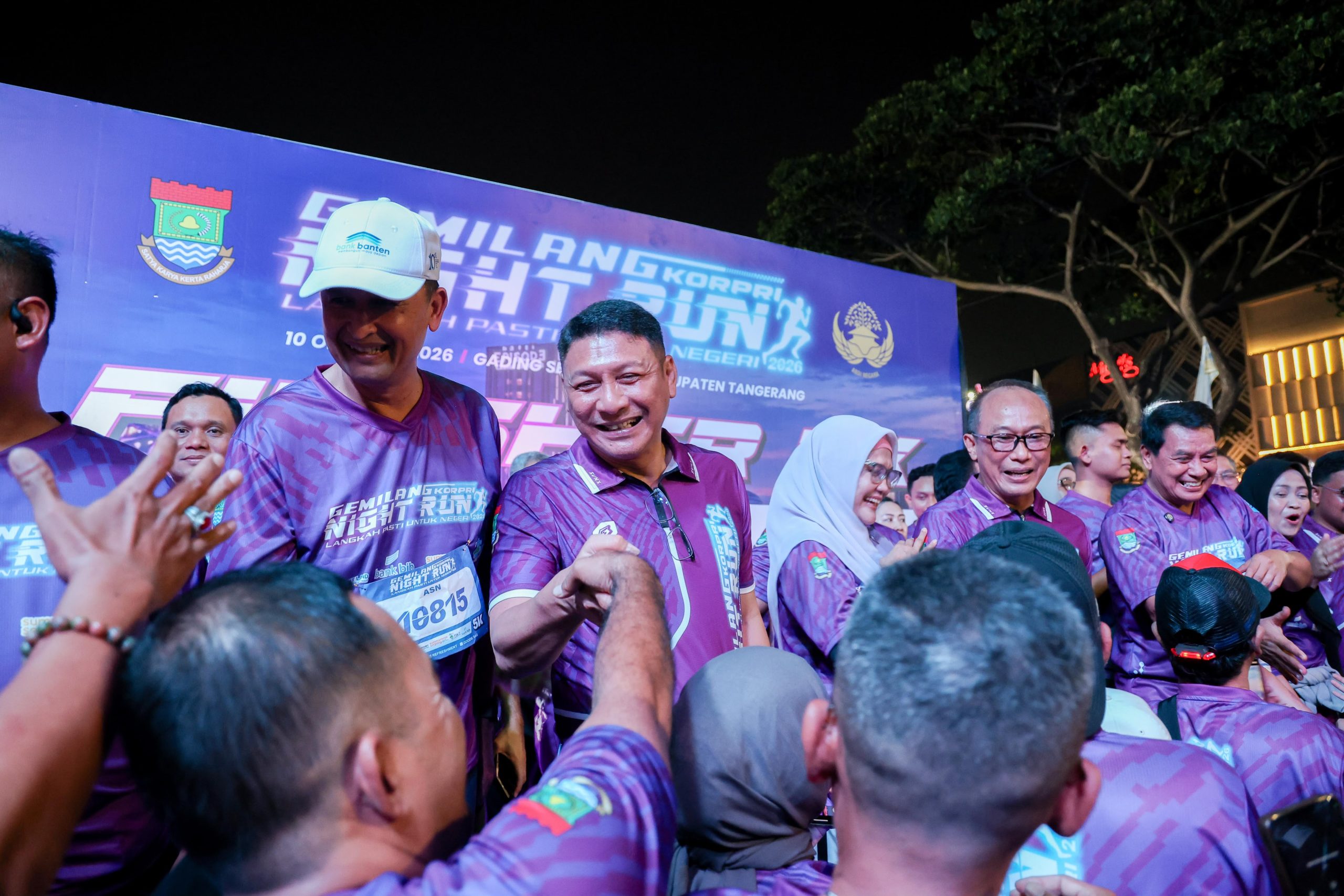 Sekda Banten, Deden Apriandhi bersama pejabat lainnya.
