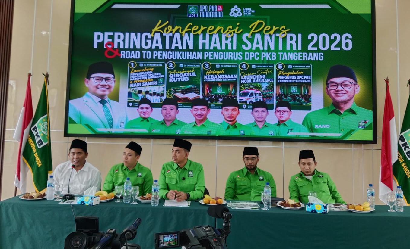 Ketua PKB Ustur Ubadi, Sekretaris Iqrar Risyad, dan Rapiudin Akbar, serta pengurus PKB Kabupaten Tangerang lainnya saat peringatan Hari Santri.