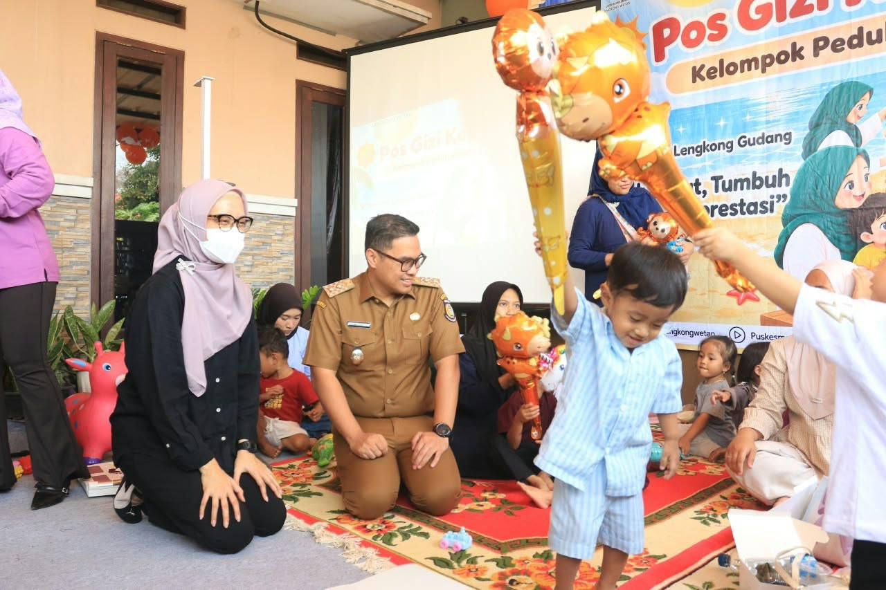 Pilar saat bermain bersama anak-anak di Pos Gizi Tangsel.